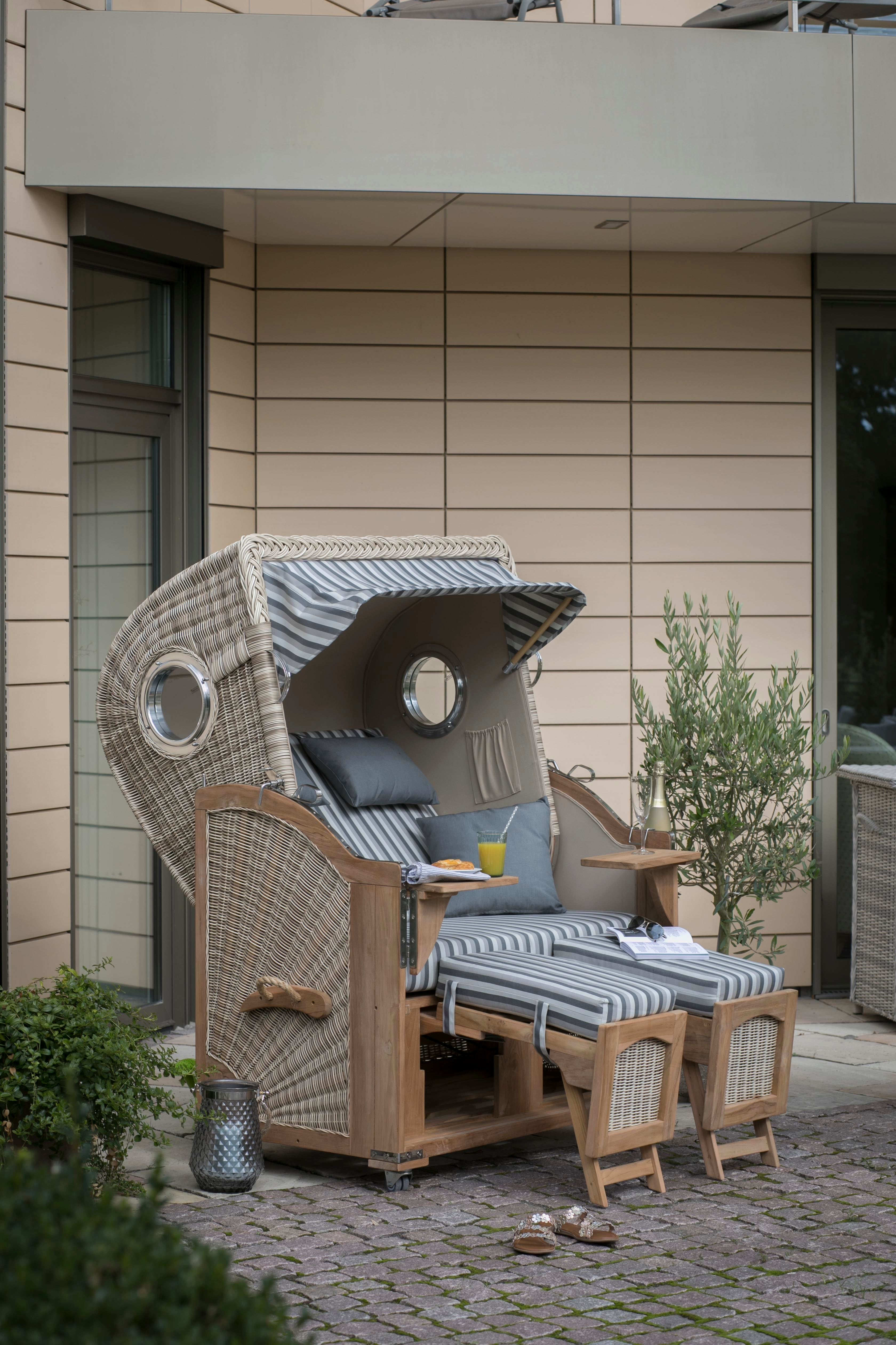 Strandkorb Düne Teak Bullauge Dessin 545 inkl. Sekt-/Champagnerkühler