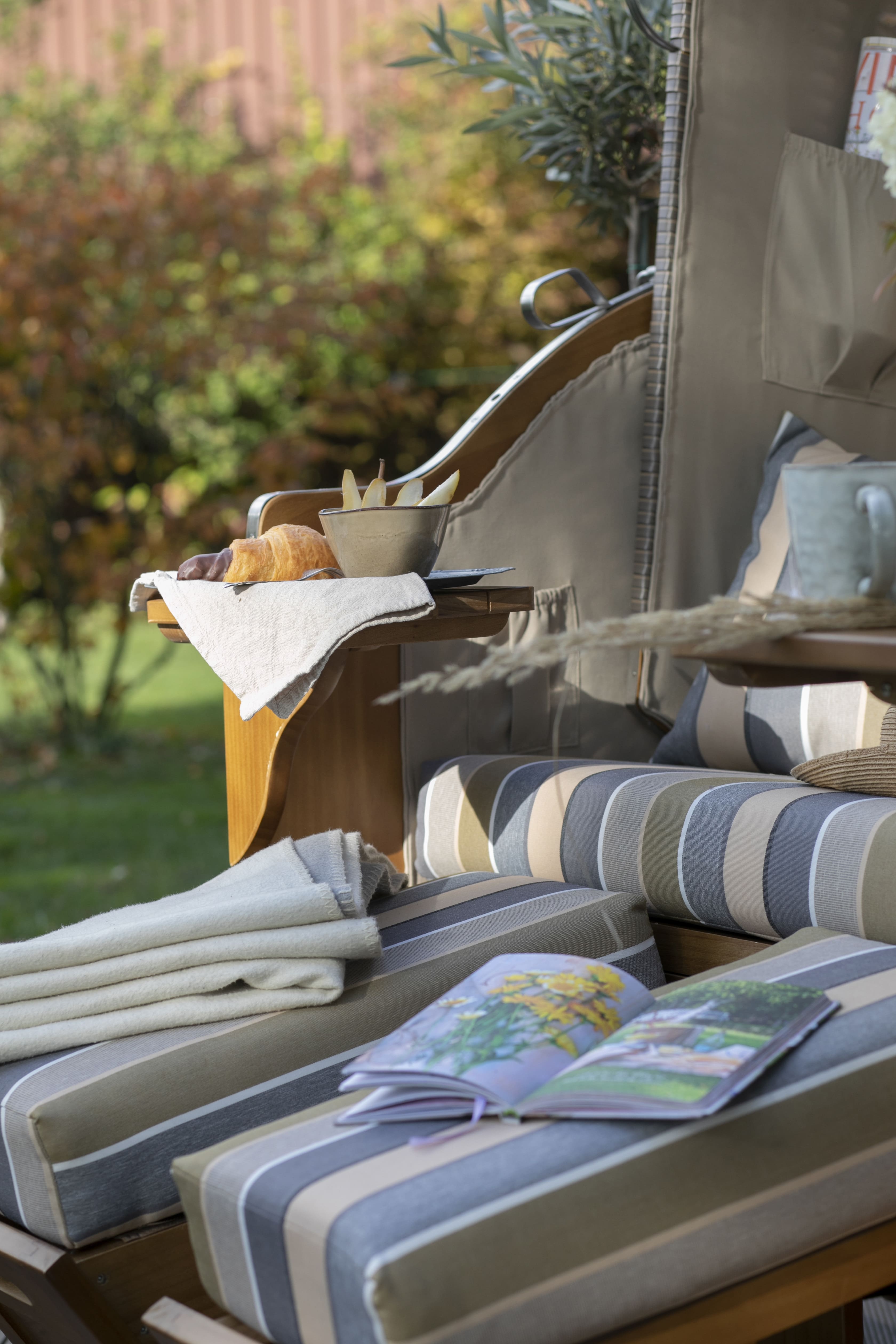 Strandkorb Schleswig Dessin 557 inkl. Feuerschale IDAHO