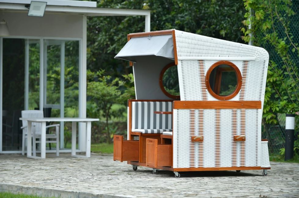 Gosch-Lounge Strandkorb 6-Sitzer Mahagoni - PE weiß - Modell grau/weiß