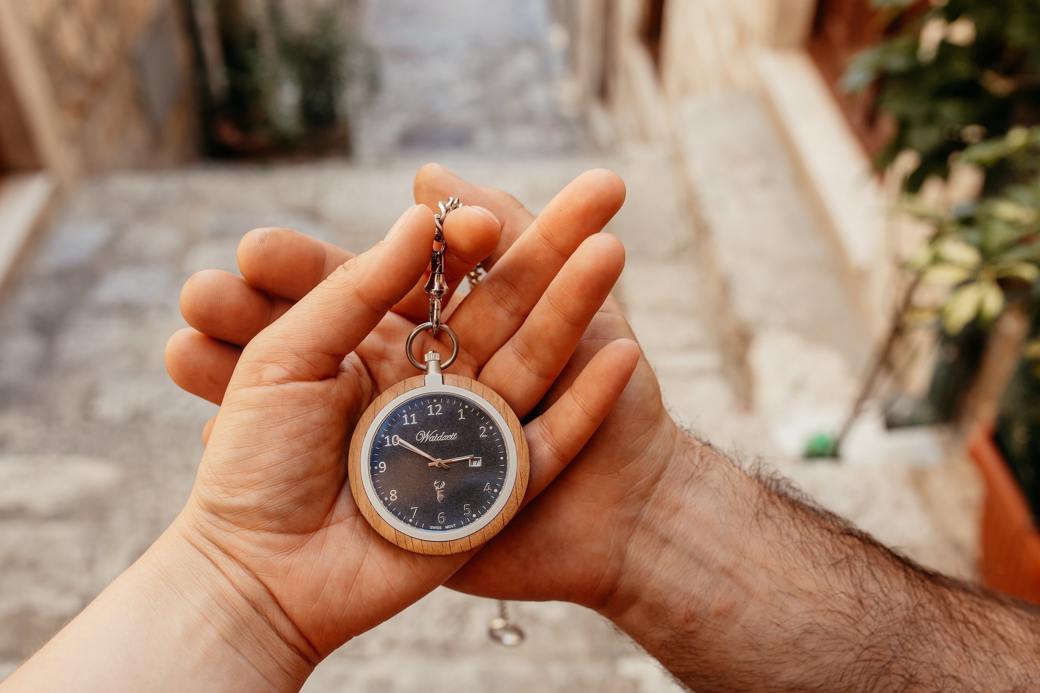 Taschenuhr Eiche Zeitlos