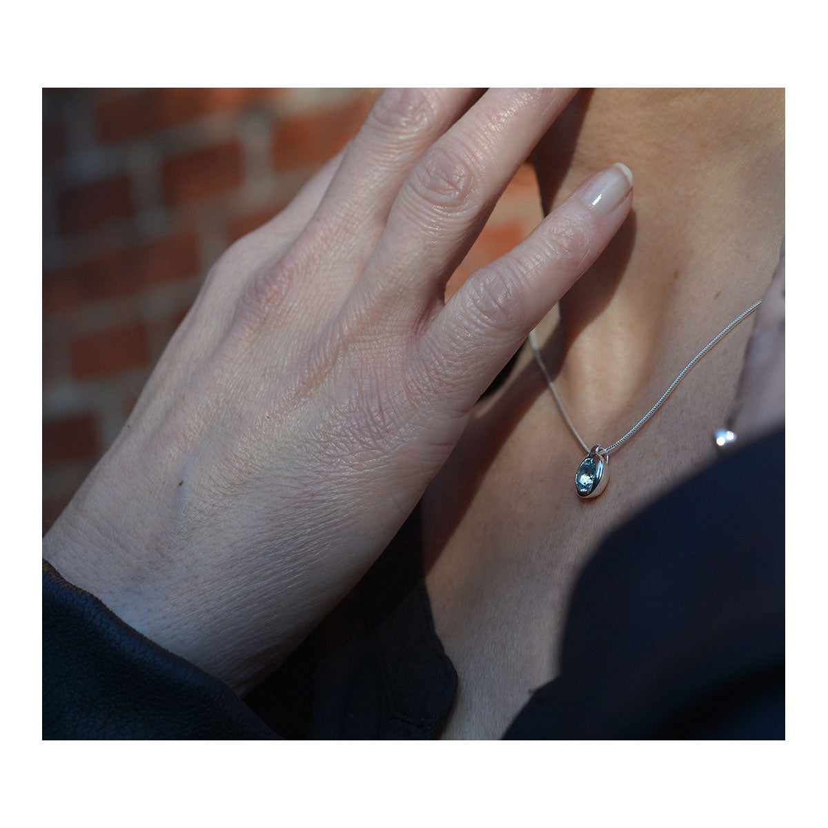 Kettenanhänger Silber mit Sky blue Topas (7mm) und Schlangenkette