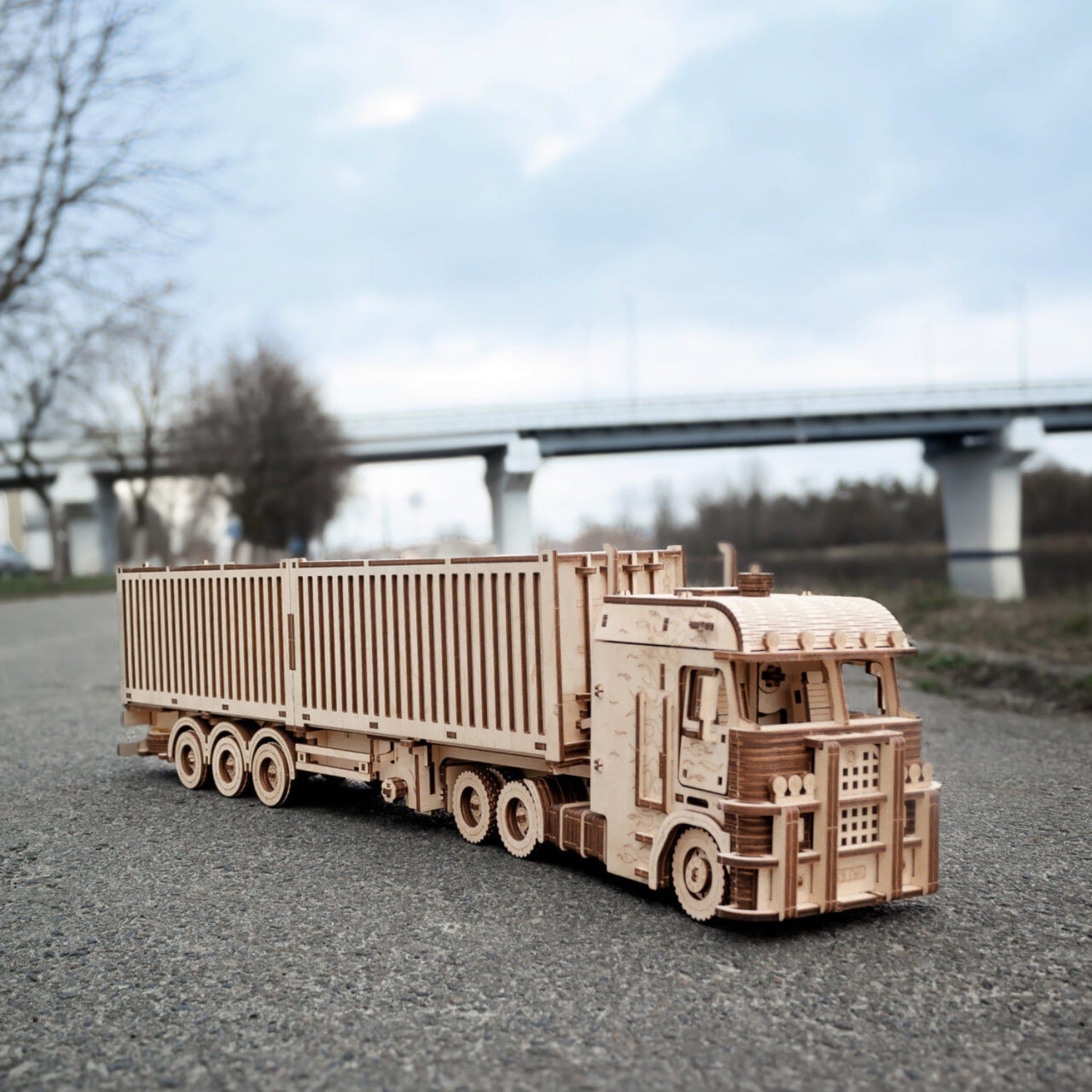 3D-Holzpuzzle Road King LKW mit Container