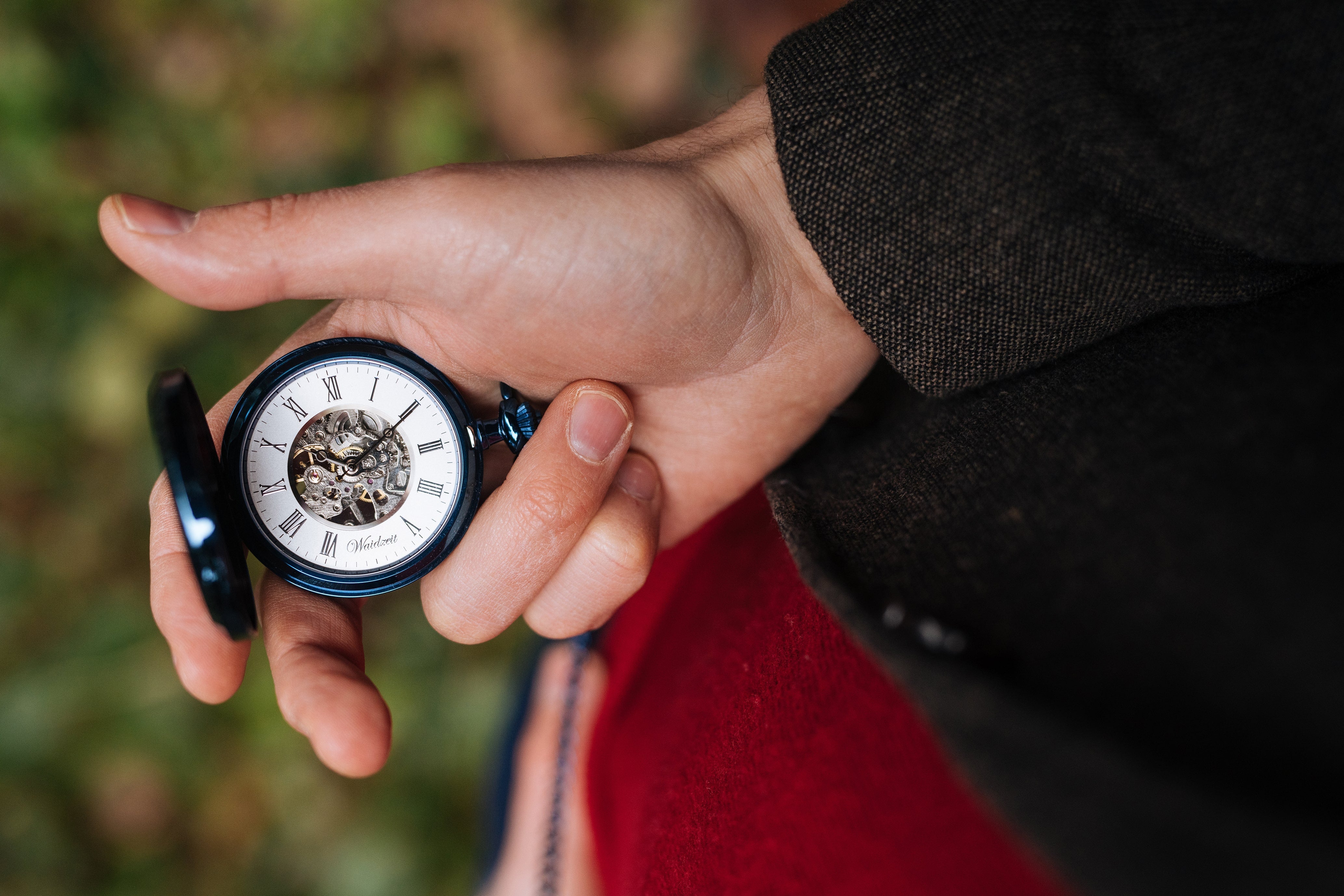 Skeletttaschenuhr Wurzelholz (blau)