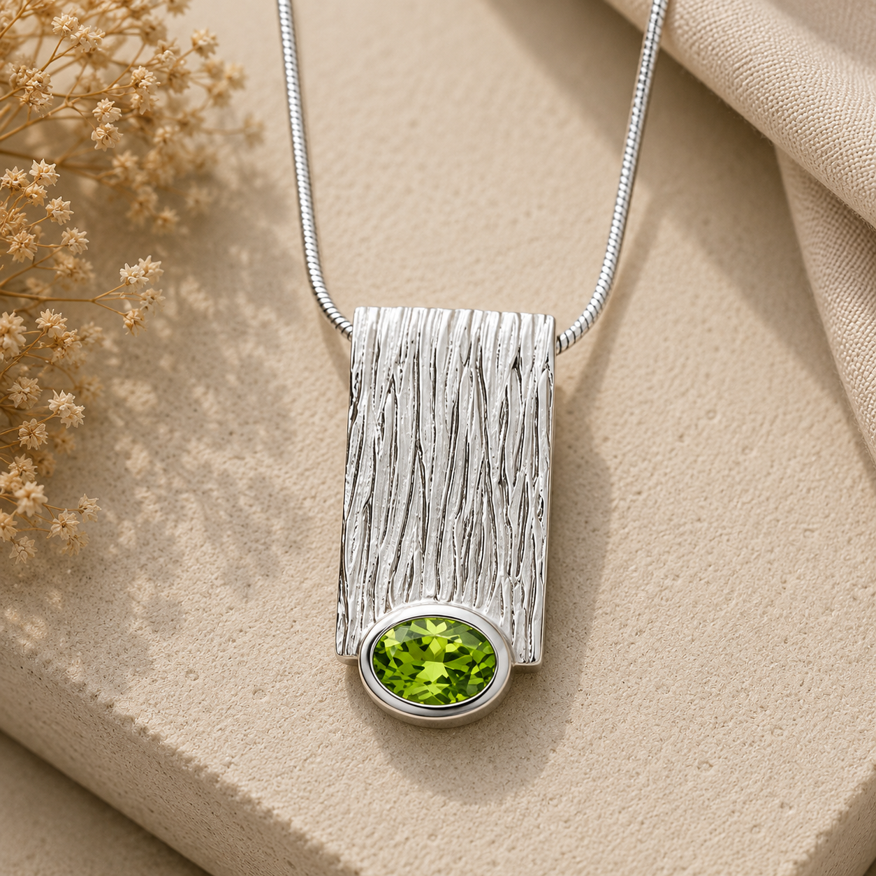 Anhänger Crease Silber mit Peridot (inkl. Schlangenkette)