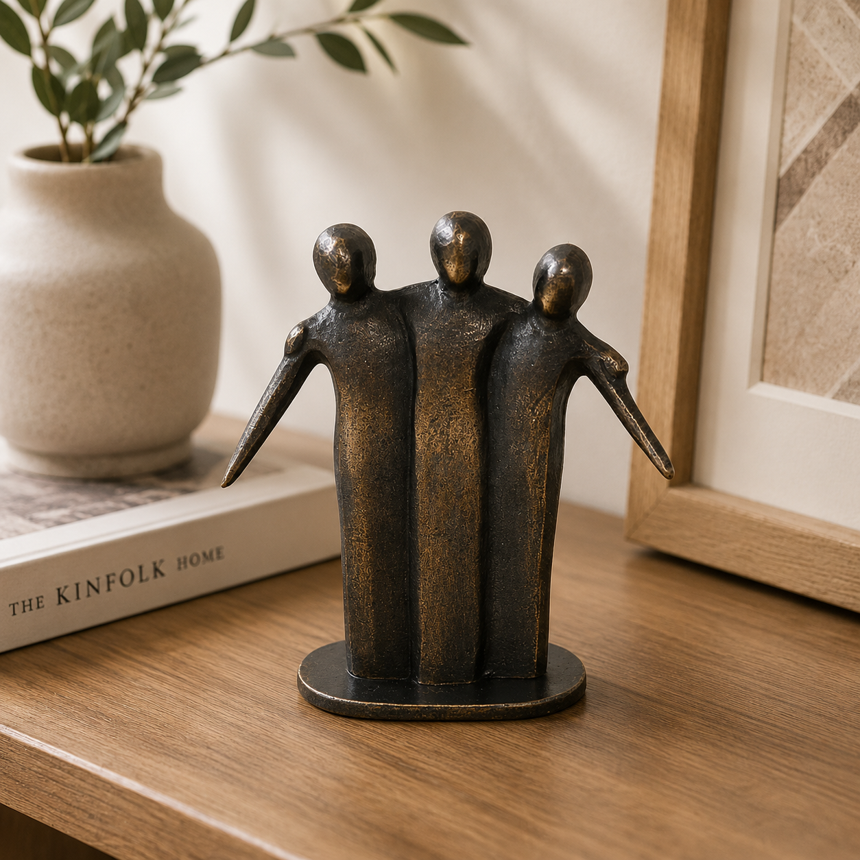 Bronzefigur "Zusammenhalt"