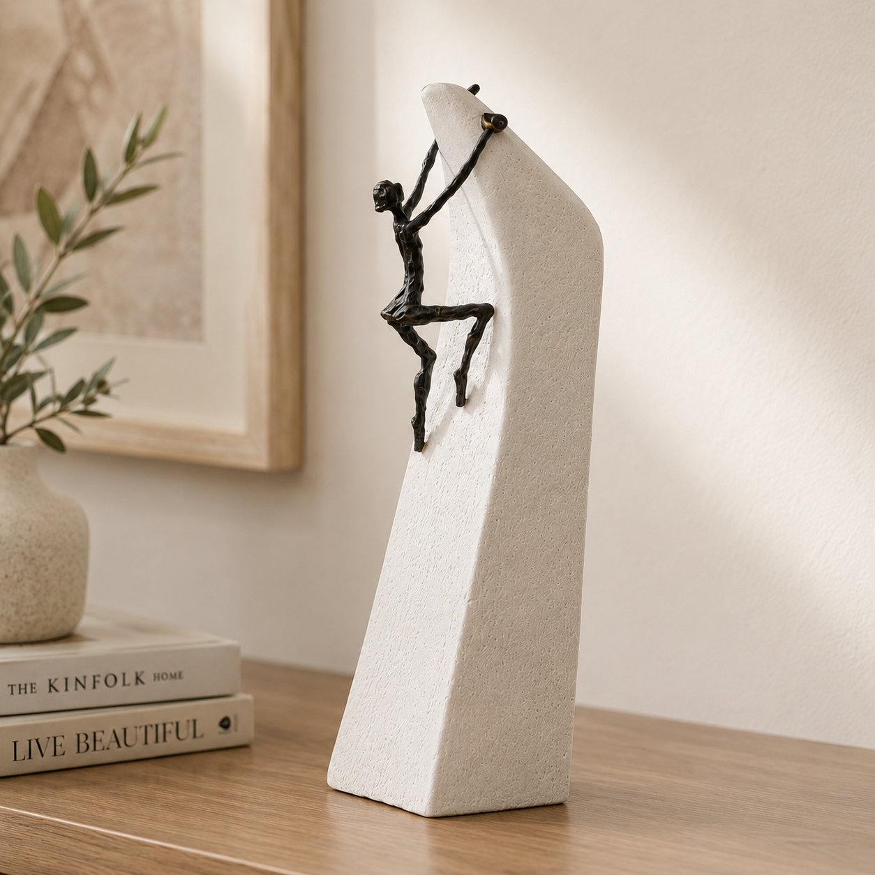 Bronzefigur auf Sockel "Alles ist möglich"
