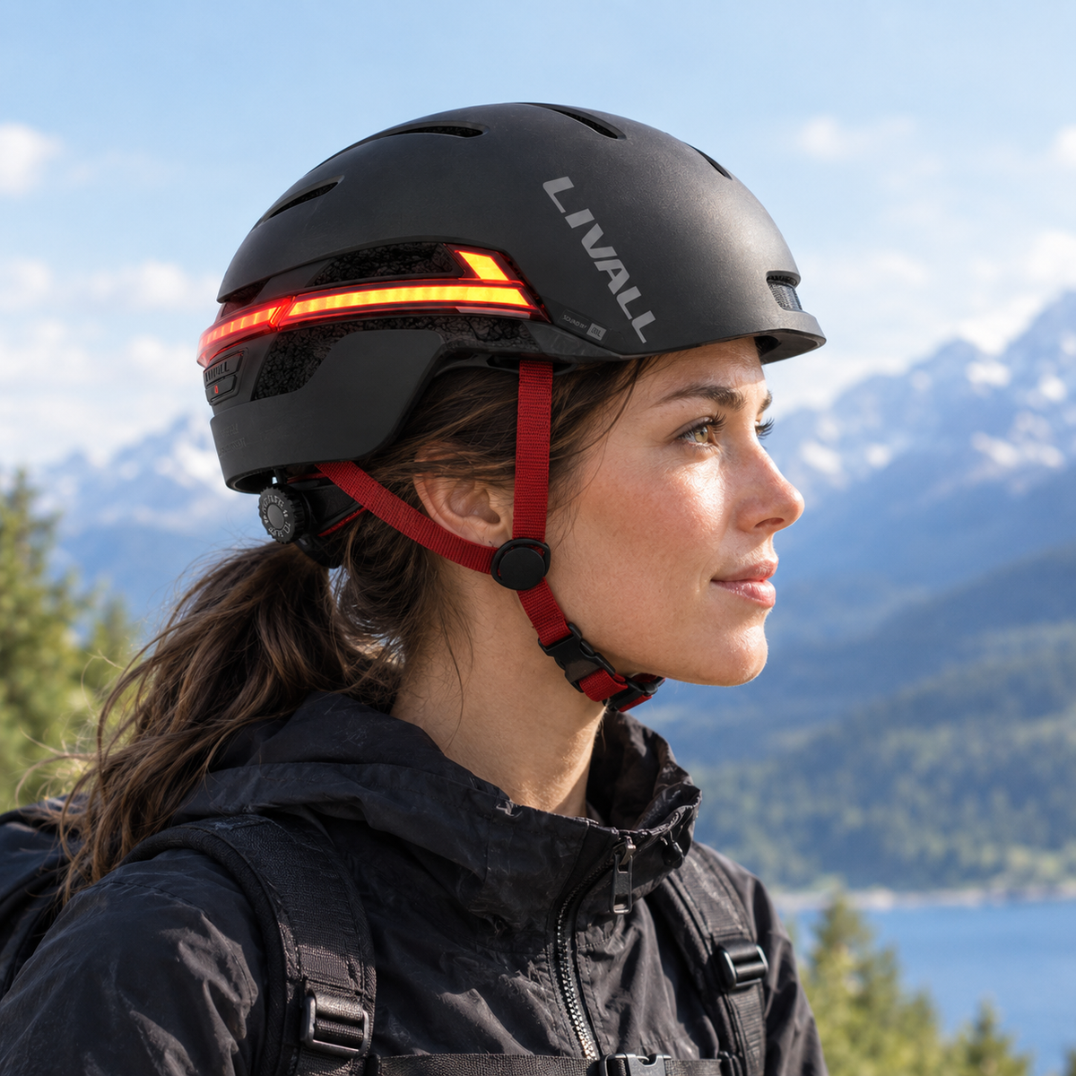 Fahrradhelm mit Sicherheitsassistenten, Headset, Blinker und SOS System