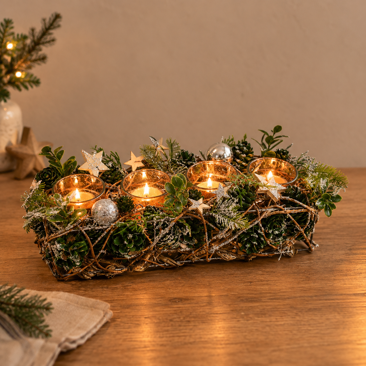 Adventsgesteck mit Teelichthaltern