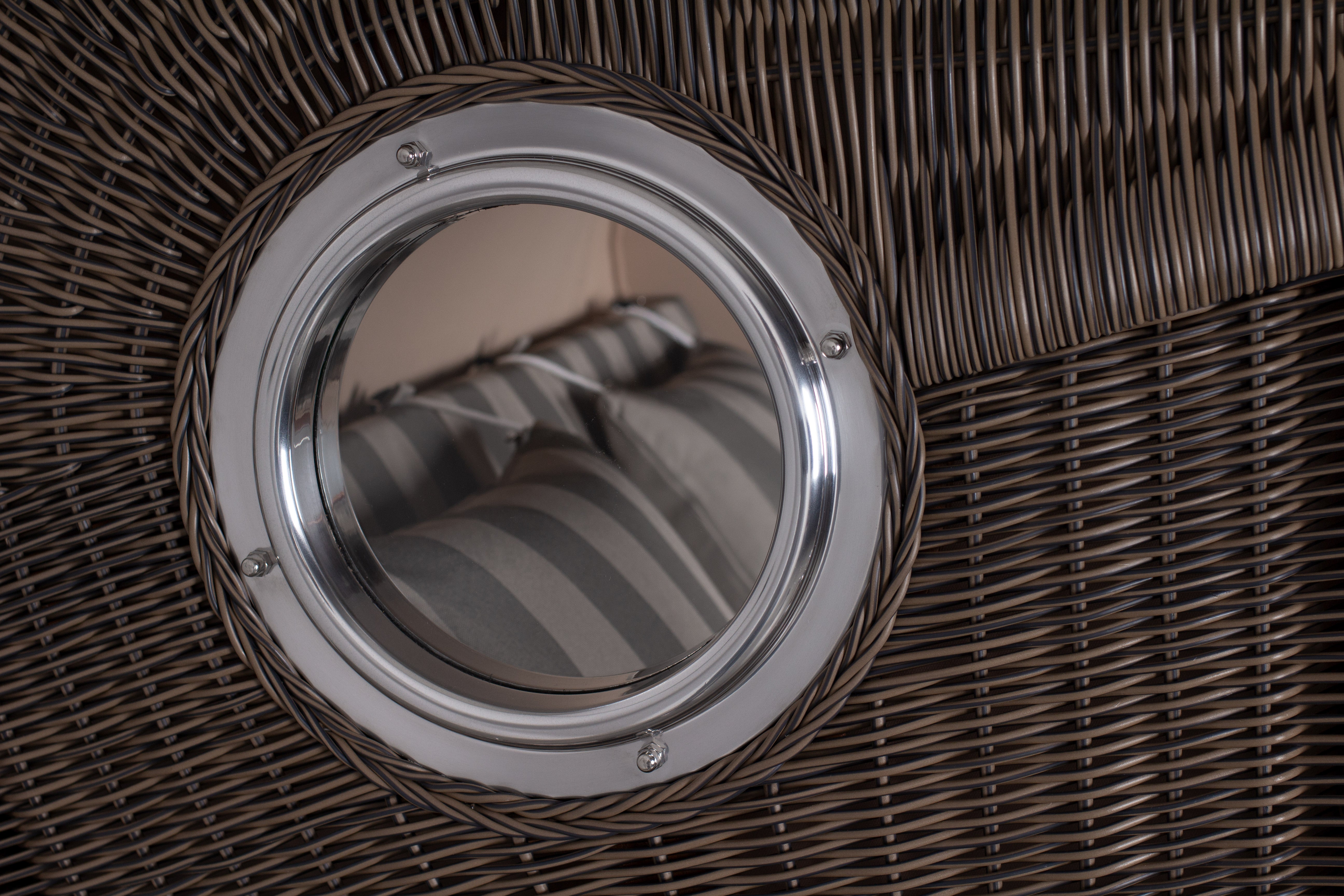 Strandkorb Düne Bullauge Mahagoni PE Grey Dessin 537 inkl. Sekt-/Champagnerkühler