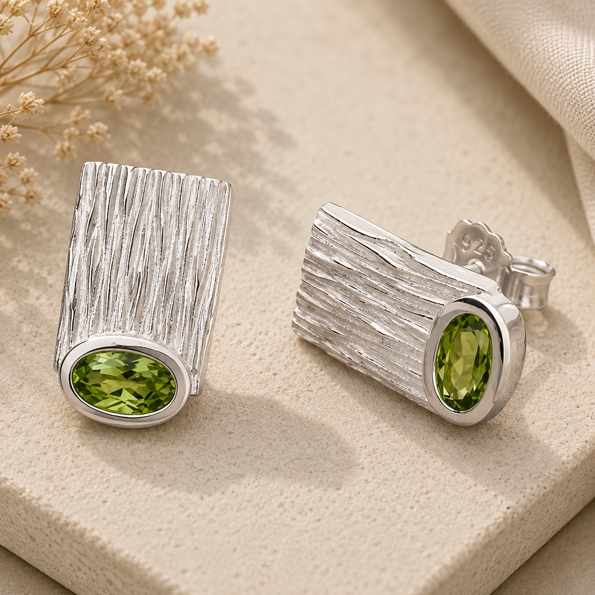 Ohrstecker Crease Silber mit Peridot
