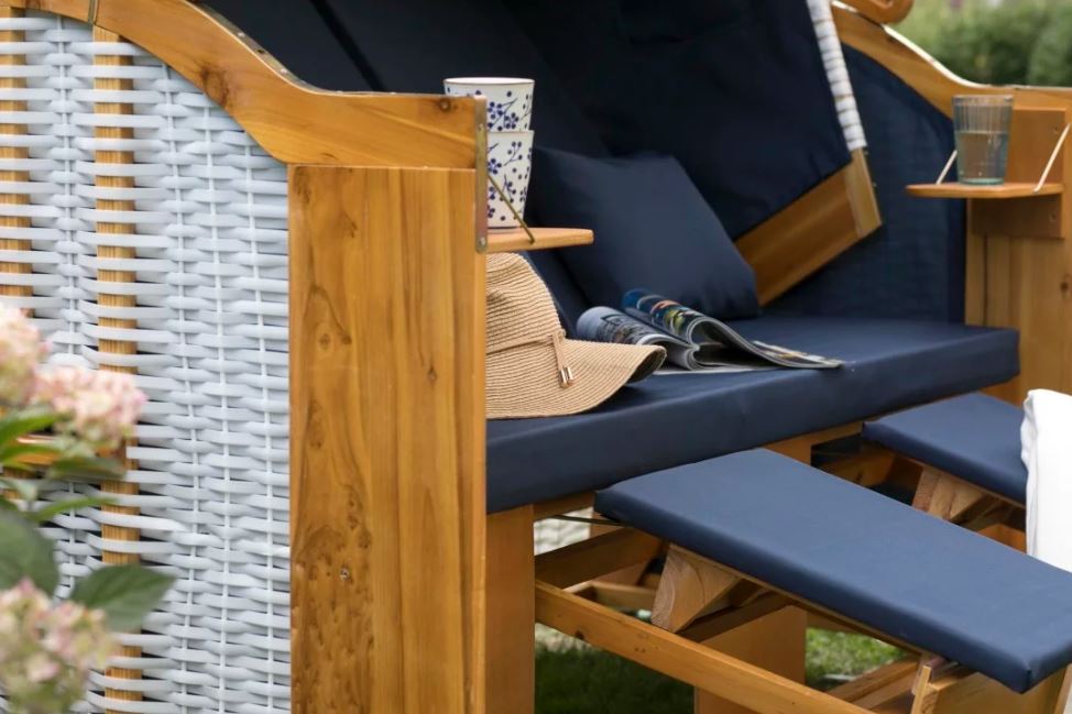 Strandkorb Ostsee Wacholder PE Weiß Dessin Uni Blau inkl. Feuerschale IDAHO