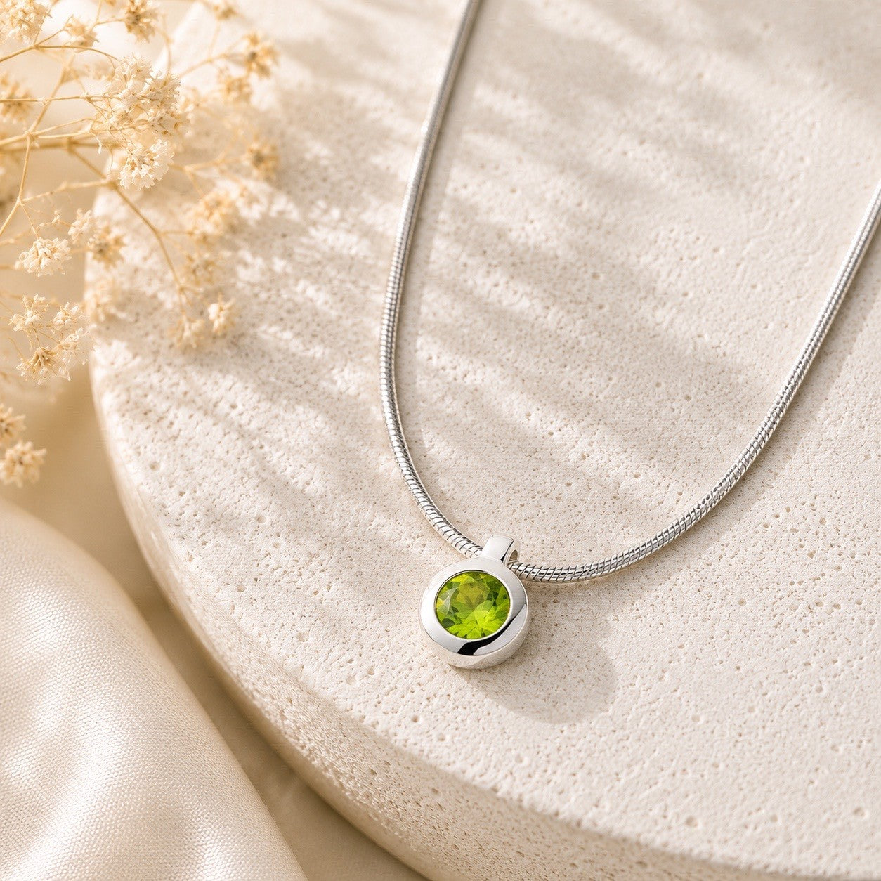 Kettenanhänger Silber mit Peridot (7mm) und Schlangenkette