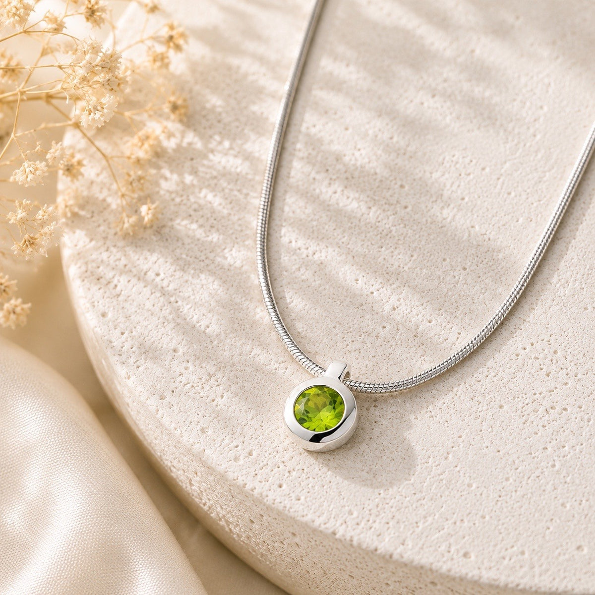 Kettenanhänger Silber mit Peridot (7mm) und Schlangenkette