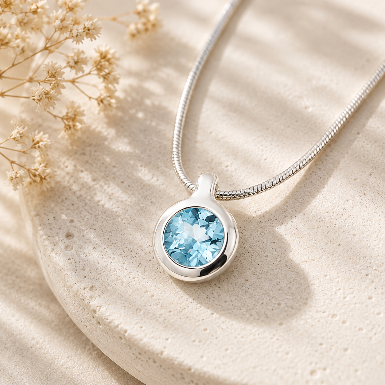 Kettenanhänger Silber mit Sky blue Topas (7mm) und Schlangenkette